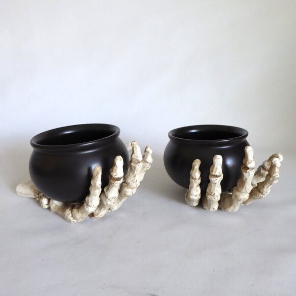 HALLOWEEN SKELETON HANDS HOLDING BLACK CERAMIC CAULDRON CANDY DISH / CUP SET - Picture 2 of 9